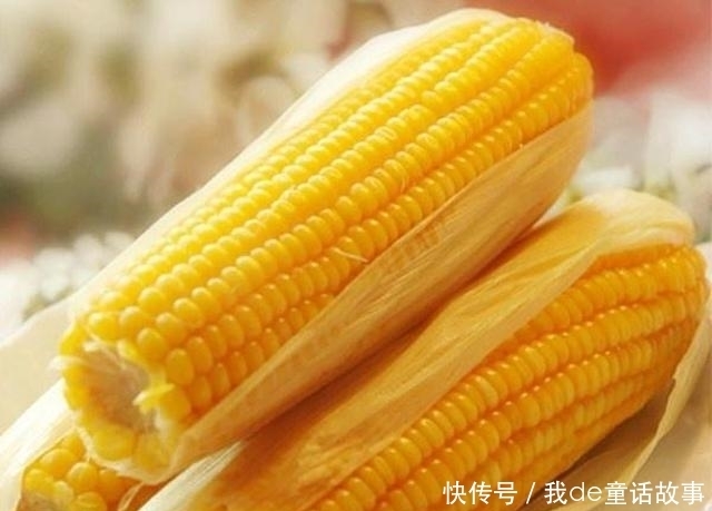 放上|煮玉米时,记着别用清水直接煮,放上2样料,玉米软糯又香甜