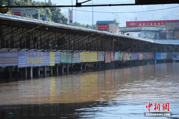 重庆|洪峰过境 重庆朝天门码头被淹没[组图]