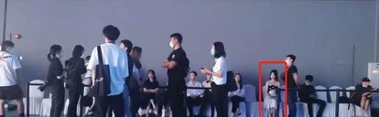  娱乐圈|发布会上明星扎堆坐热聊, 昔日女神却孤独一人, 圈中友情让人寒心