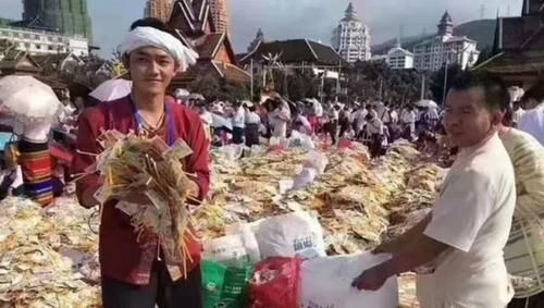  寺庙|全国最“挣钱”的寺院，地上到处都是钱，僧众用编织袋收钱