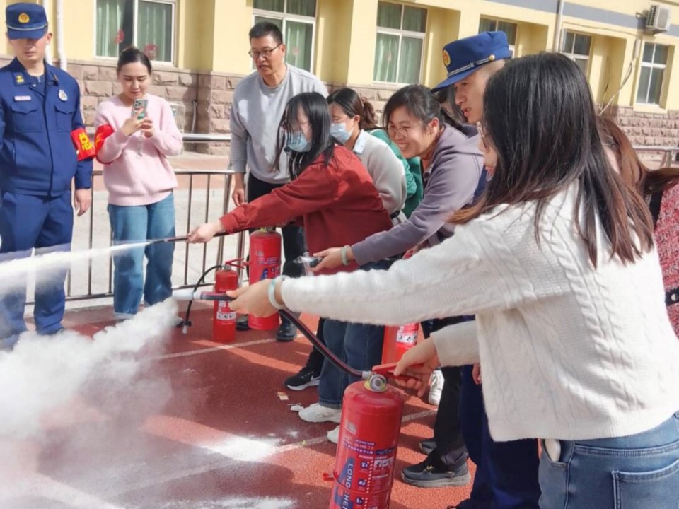 济南高新区第一实验学校举行消防应急疏散演练活动