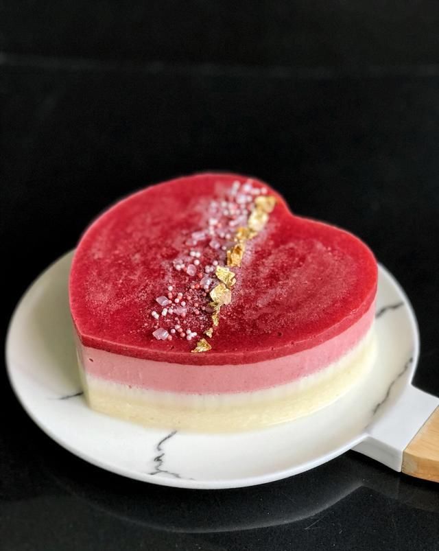 操作|法式甜点草莓慕斯,颜值高口味赞,操作非常简单,跟我一起做起来