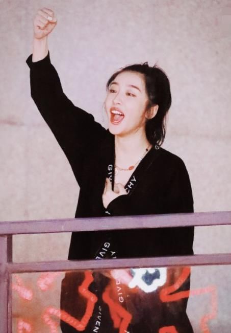 快本|THE9合体上《快本》,却只有刘雨昕、虞书欣、赵小棠录完全程?