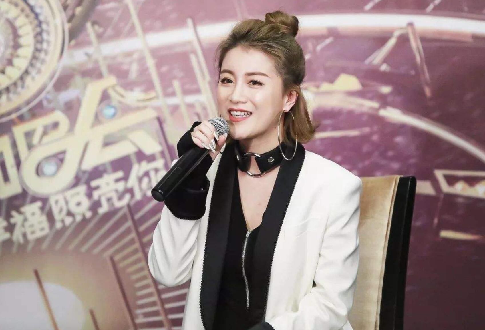  学员|她靠《好声音》走红，是那英战队得力学员，今被知名导演宠成公主