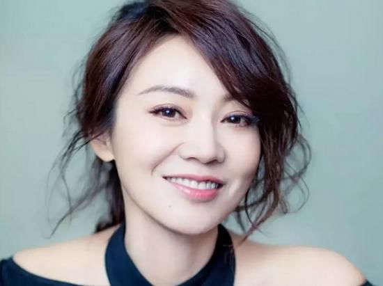 翟潇闻|闫妮搭档翟潇闻演母子，配角阵容很养眼，但看到他我却忍不住想笑