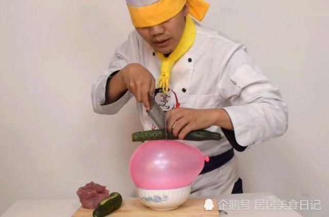 面包|米其林厨师面包切88片，当中国厨师拿出黄瓜后，老外失敬了