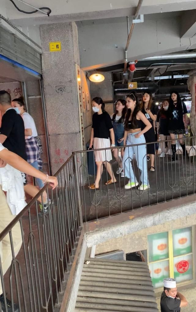  镜头|THE9全员录制《快本》，疑被区别对待，刘雨昕虞书欣赵小棠镜头最多