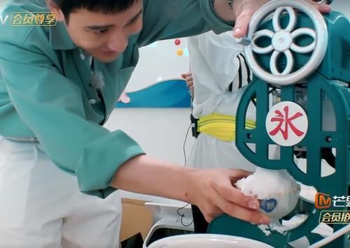  黄晓明|《中餐厅》黄晓明这个举动拯救了赵丽颖！宠爱不是装出来的！