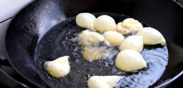 山西|山西特色小吃“蜜汁风葫芦”做法,口感香甜酥脆,大人小孩都爱吃