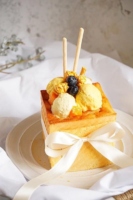  简单|饭店里38元一个的面包诱惑，自己在家做便宜又简单，附冰淇淋做法