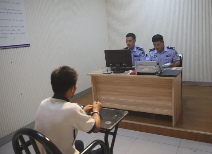  临沂|深夜的临沂街头，两名女性先后被抢，她俩竟都做了这样一件事