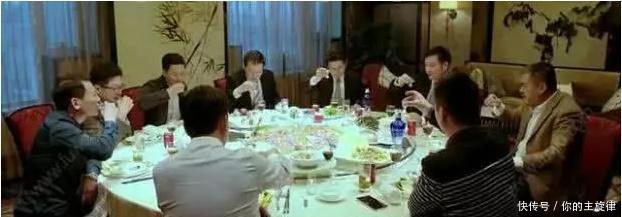 喝酒|酒桌上喝酒吹牛,千万不要说这“三句话”,不然会被别人瞧不起的