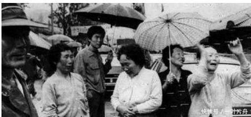 女友|一名警察睡觉时被女友拍醒, 暴打女友一顿后, 居然连杀60多人, 包括自己！