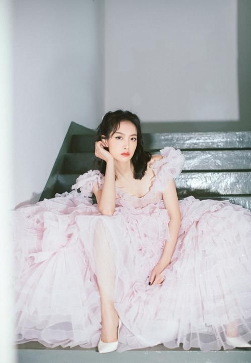 同台|金鹰奖赵丽颖王一博公主王子同台领奖,宋茜清票后名次升至第二名,遗憾落败