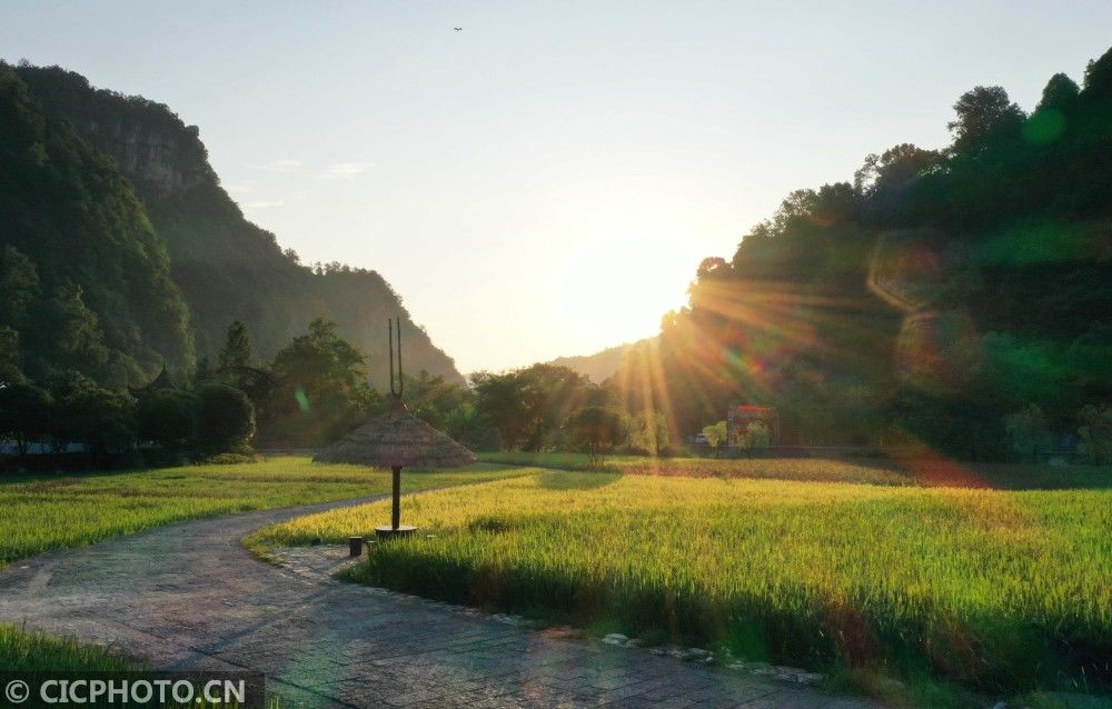  湖南|湖南张家界：朝霞绚丽 田园如画