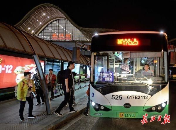 绿色|陆鸣又拍新视频了，这次是倡导“绿色出行”