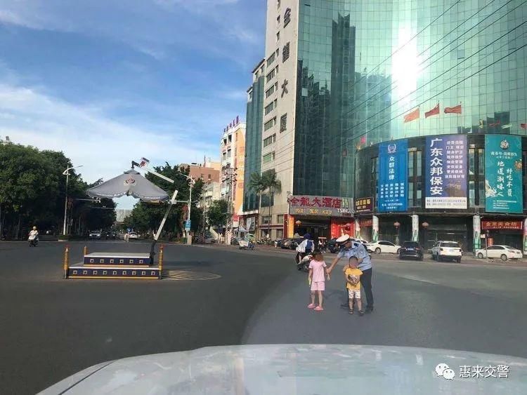  路口|惠来两小孩迷路，在金龙路口徘徊，幸好...