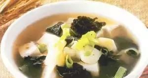  紫菜|酱炖油豆角，紫菜豆腐肉片汤，虾仁炒白菜，春笋炒豌豆