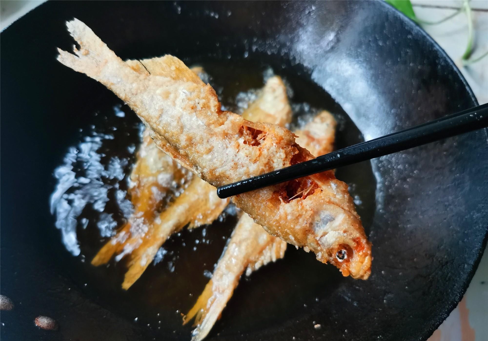 鲜香|下酒菜,除了花生米,这个菜也是下酒硬菜,金黄酥脆味道鲜香