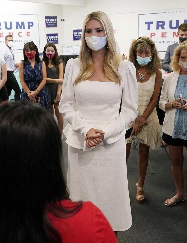  路线|伊万卡开始走亲民路线，大女儿成黑胖妞，穿裙子暴露小短腿