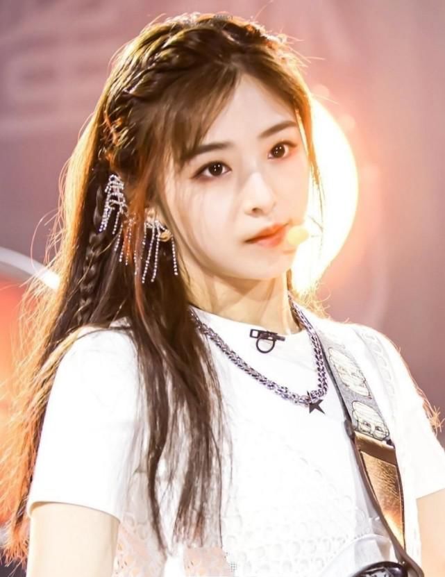  引热议|《乘风破浪》公演，张含韵非洲舞solo第一引热议，网友：实至名归！