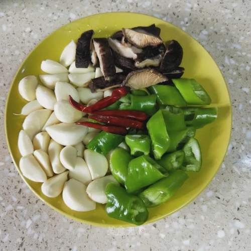  蒜香|【美食】蒜香下饭菜！蒜香浓郁 做法简单