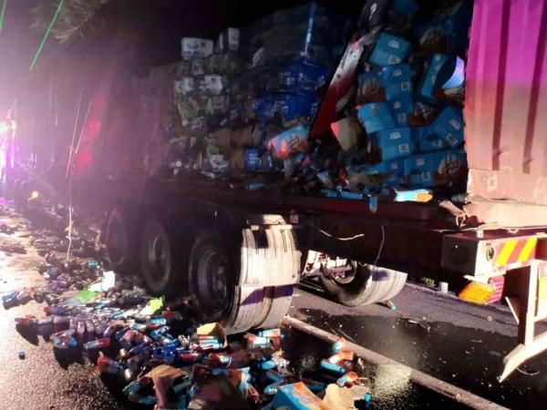  眯眼|开车时，一眯眼……