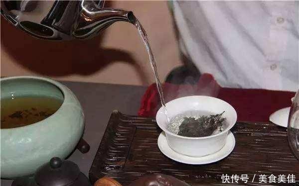 喝茶|长期爱喝茶的人,最后都怎么样了?尤其是喝浓茶,中国茶外国咖啡