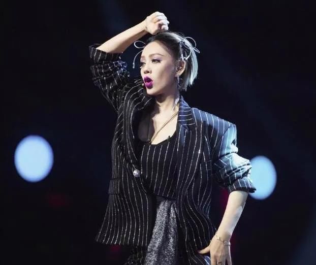  堪称|48岁“浪姐”宁静，堪称身材管理大师，完爆20岁少女