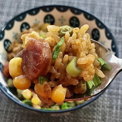 玉米|玉米豌豆腊肠糯米饭