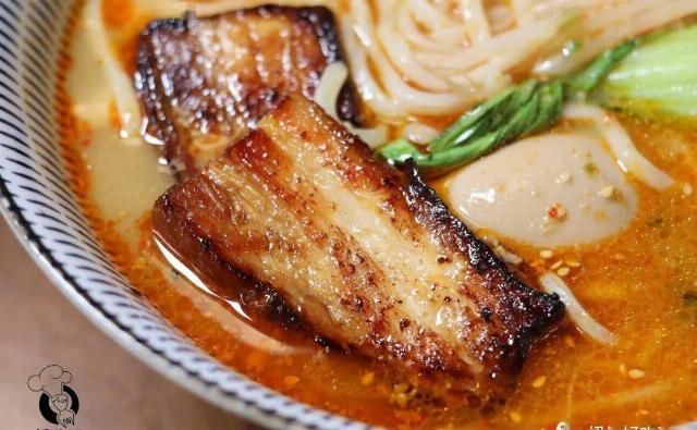  进去|纽约第一家日式油泼面+宝藏小酒馆新张！进去的居然都被上了一课？