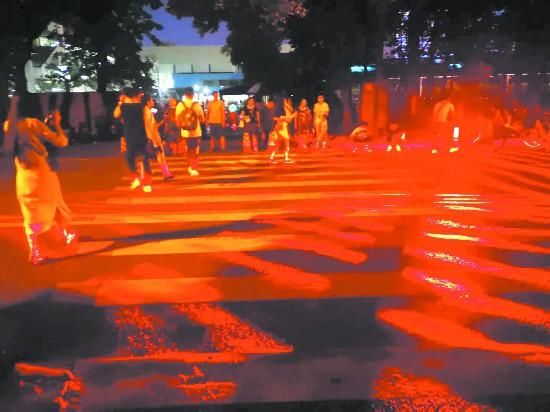  智安桩|全国首创 雨天夜间“安全过街神器”来了