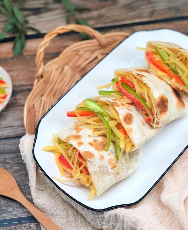  植物油|几个土豆，一碗面粉，成本不到5元，轻松搞定比肉夹馍还好吃