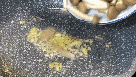 香嫩|鲜香嫩滑的菌菇麻婆豆腐，便宜又下饭，百吃不厌！