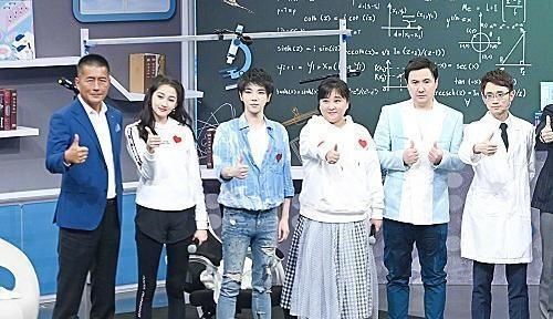  衣服|王牌：关晓彤玩“小聪明”，其他人都穿普通的衣服，她做得特别