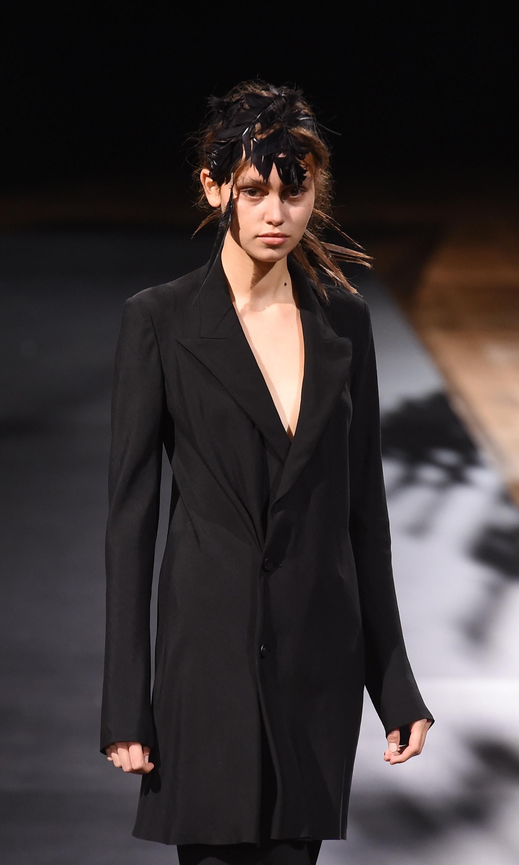  春夏|巴黎时装周：山本耀司发布春夏新品成衣