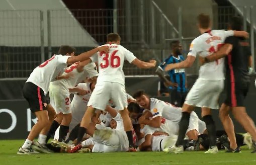 绝杀|伟大的3-2！倒钩绝杀！六冠王今夜诞生，球员+主帅哭成泪人