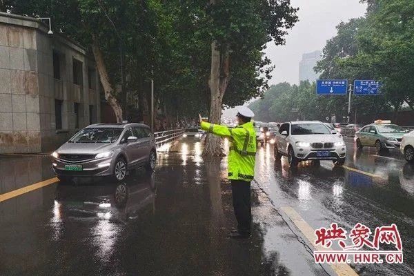 抢险救灾|降雨不断 郑州警方积极主动做好各项防汛抢险保障工作