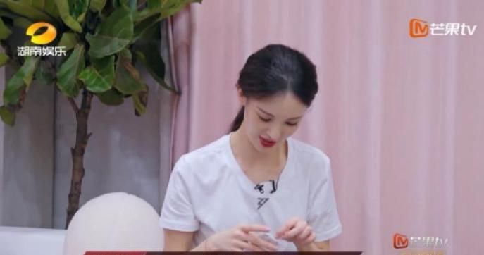 郑希怡|李斯丹妮组互帮互助,宁静组却成了宫斗剧,黄圣依强势郑希怡吃亏