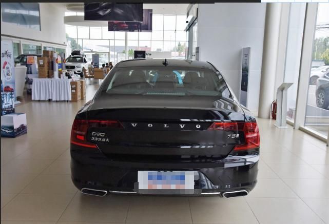  沃尔沃|沃尔沃S90来了，轴距3061mm，后排座椅电动调节，售价37.29W起