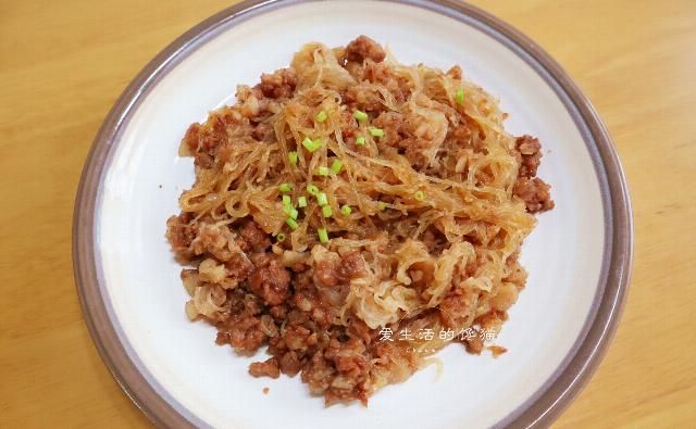  调入少许|天越来越热，家人最爱这样吃菜，爽口不腻，特香，顿顿全部吃光光