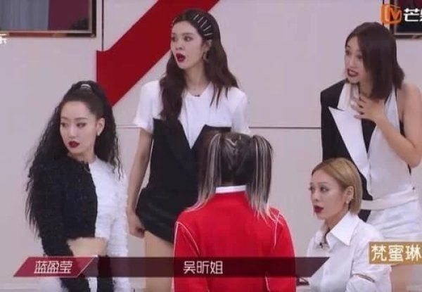  喜欢|弃李斯丹妮选宁静，王霏霏的功利心重，白冰只想躺赢不招人喜欢