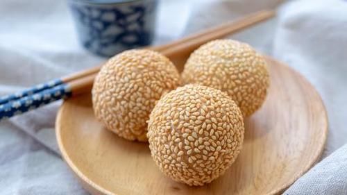 油条|1斤面粉1个鸡蛋,放冰箱冷藏一下,出锅个个鼓大泡,比油条还好吃