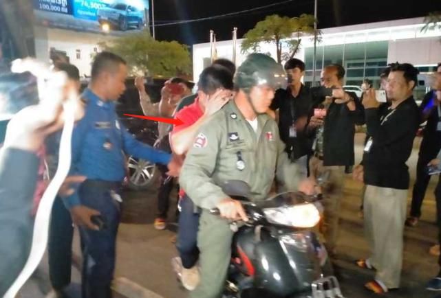  司机|昨晚，这两名中籍司机有点惨