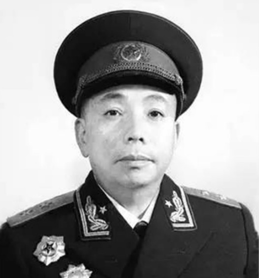 政治工作|同级别最低都是上将，他却一定要中将军衔，元帅出面都没劝住