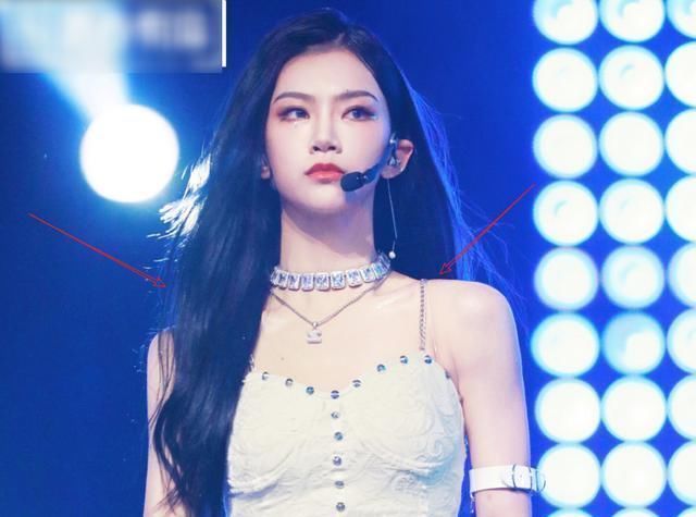  决赛|《青2》决赛服装被嘲“地摊货”，链子断了网纱破了，还跳完舞蹈