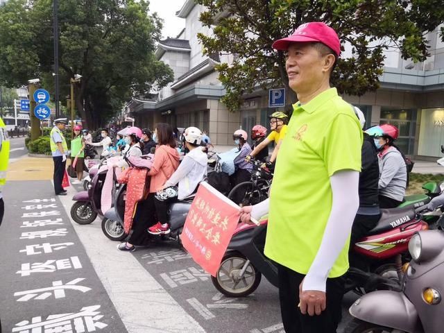 闯红灯|扬州闯红灯行为逐月下降 文明出行成了流动风景线