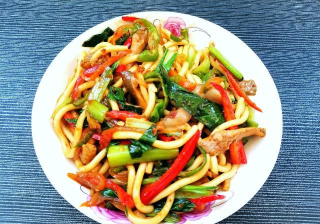 白露|今天白露,这道粉做给家人吃,配上时令菜炒一炒,爽滑筋道很下饭