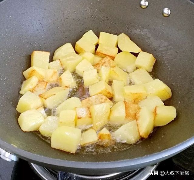 秋天|秋天到,南瓜俏!大叔教你南瓜炖土豆,香糯绵软,简单易学,好吃