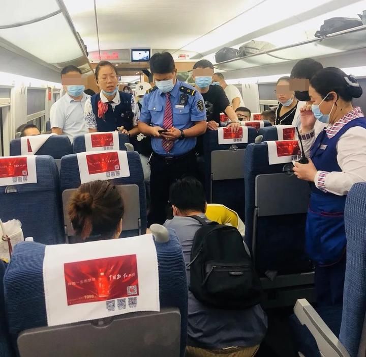 车厢|从不同车厢奔向昏迷患者 高铁上4名桐庐医护人员挺身施救